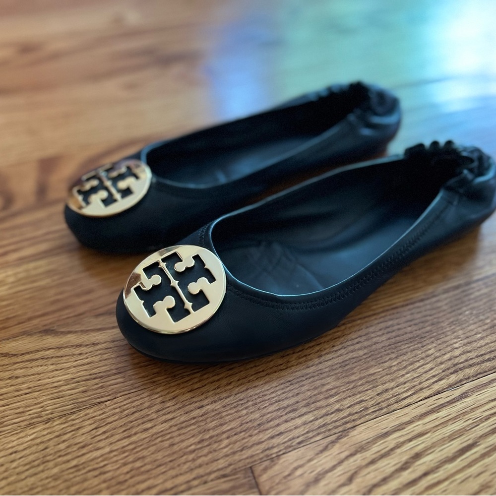 Tory Burch Claire ballet flats, navy with gold, size 9.5